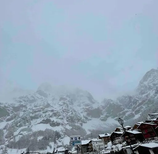 Ideally Located 3.5 Flat לויקרבאד