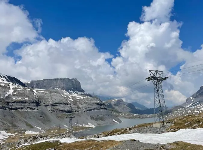 דירה Ideally Located 3.5 Flat