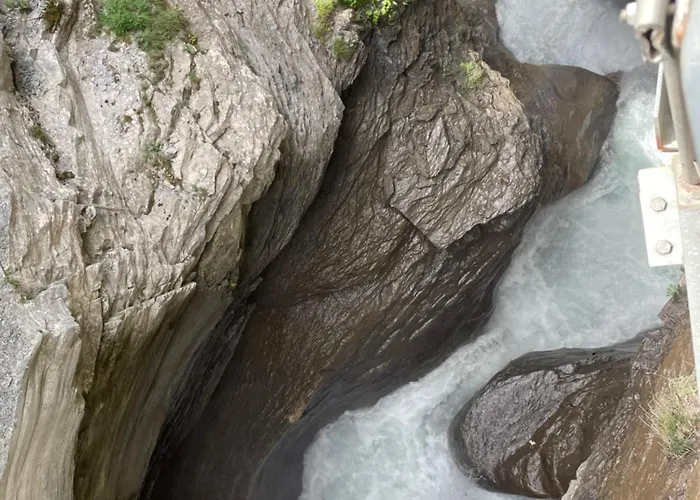 דירה Ideally Located 3.5 Flat לויקרבאד