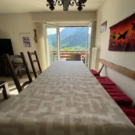 Apartment Ideally Located 3.5 Flat