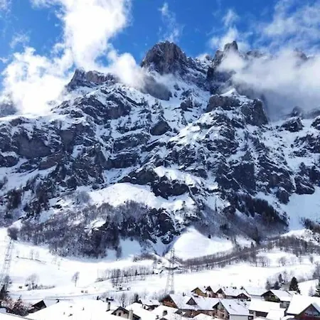 Ideally Located 3.5 Flat شقة *