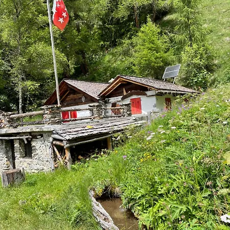 Ideally Located 3.5 Flat شقة